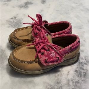 Girls Sperry’s with Pink Details